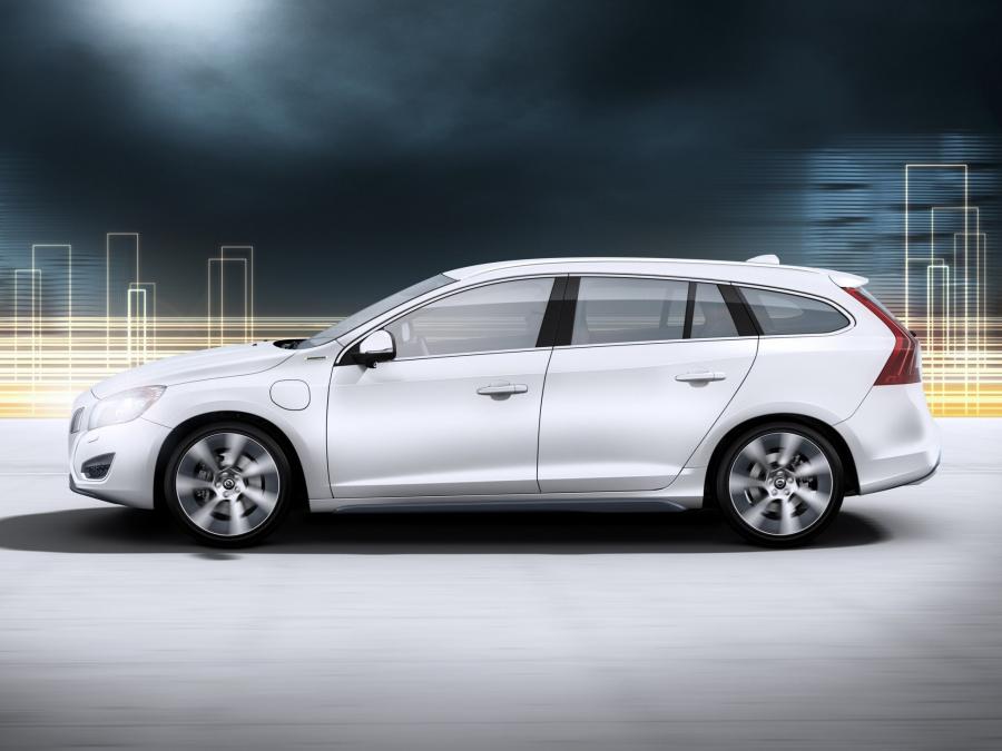  Volvo V60 Plug-in Hybrid 2011 года  (фото 2 из 68)